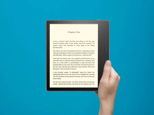 Mockup Featuring Hand Holding a Kindle Oasis E Reader 1