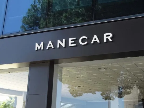 Perspective View of Facade Logo Mockup 1